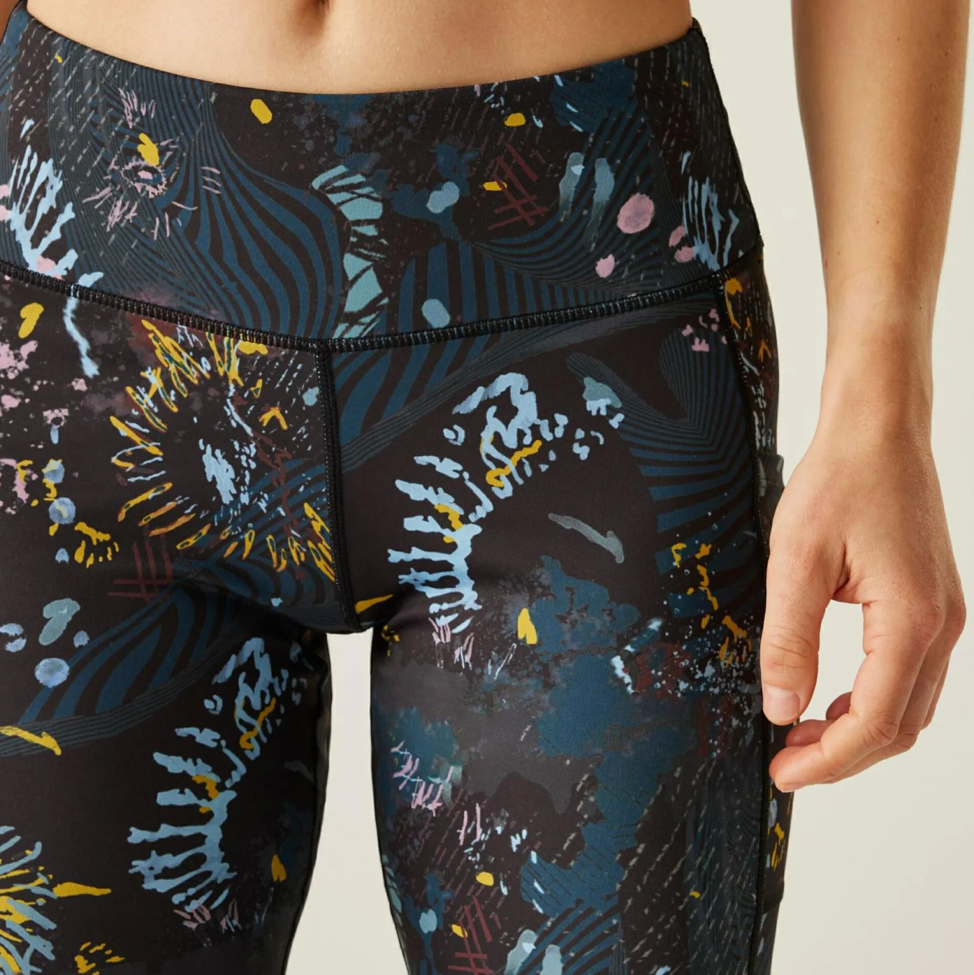Dare 2b - Women's Influential II Leggings | Black Energetic Print