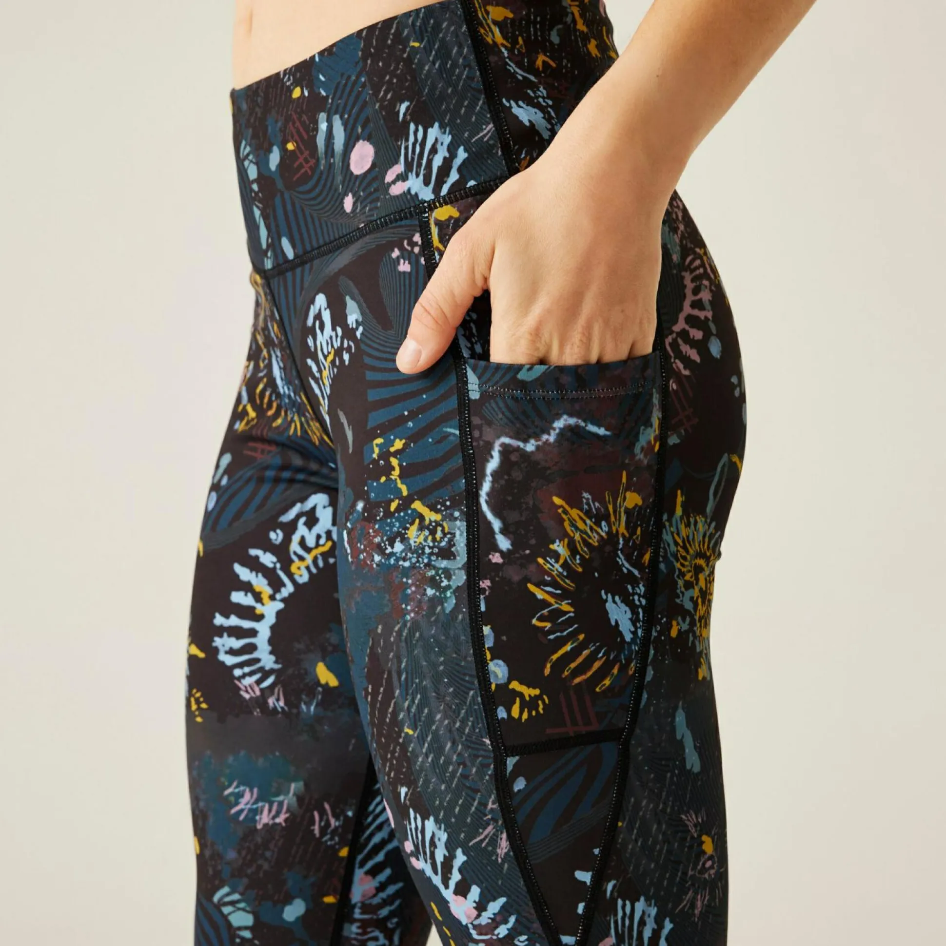 Dare 2b - Women's Influential II Leggings | Black Energetic Print
